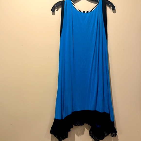 Aster By Firmiana Lace-Trim Tunic with Striped Side Pockets - Picture 3 of 6